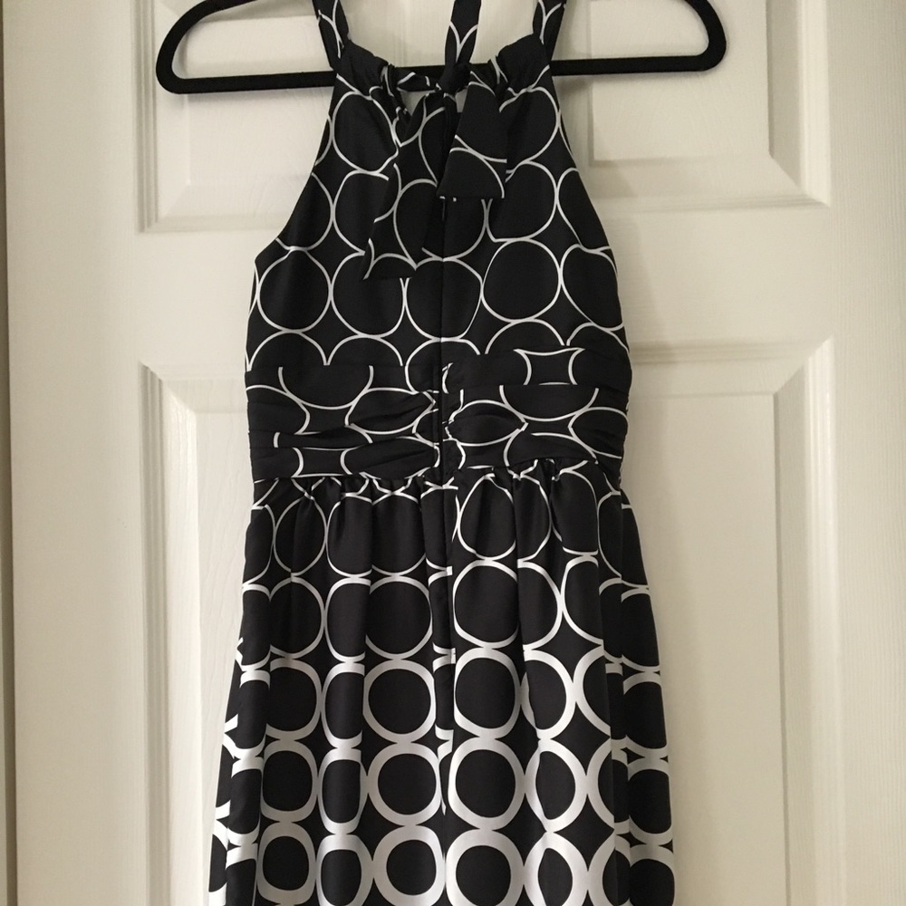 🍾White House Black Market silky cocktail dress
